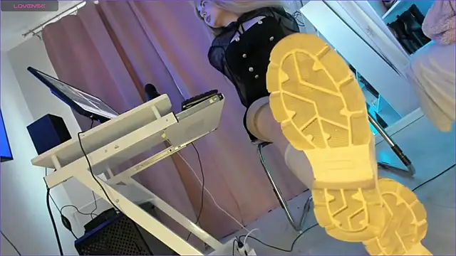 CruelSiren online show from October 2025 05:28:01 AM