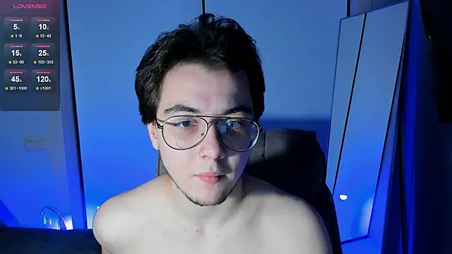 Snapshot of tyler_bergg chatting on September 2025 09:37:01 PM tyler bergg online show from September 2025 09:37:01 PM