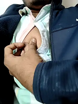 Snapshot of RotundHeadway chatting on November 2025 01:39:02 AM RotundHeadway online show from November 2025 01:39:02 AM