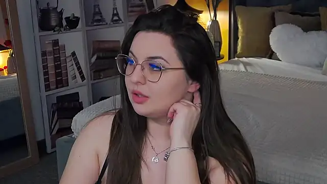 Mia Swano online show from January 2026 12:05:01 AM