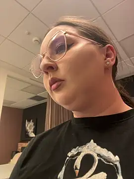 Snapshot of Mia_Swano chatting on July 2026 06:17:01 PM Mia Swano online show from July 2026 06:17:01 PM