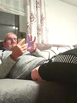 Oldmenhot66 online show from October 2025 05:13:02 PM