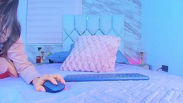 Snapshot of collet_1 chatting on November 2025 11:54:02 AM collet 1 online show from November 2025 11:54:02 AM