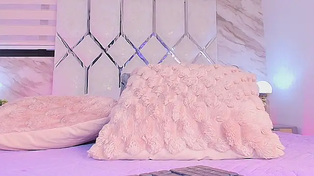 Snapshot of collet_1 chatting on December 2025 11:52:01 AM collet 1 online show from December 2025 11:52:01 AM