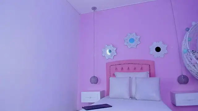 CannelaSmith online show from November 2025 04:41:02 PM