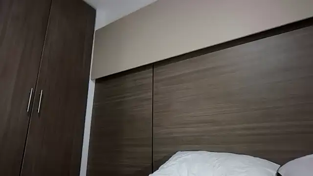 Liiz 01 online show from November 2025 01:26:02 AM