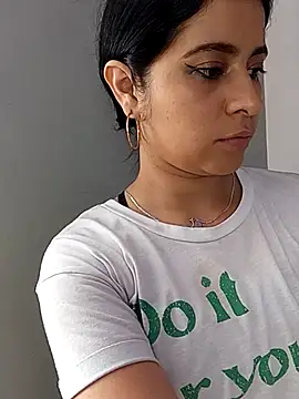 ValerieLove  online show from November 2025 07:27:02 PM