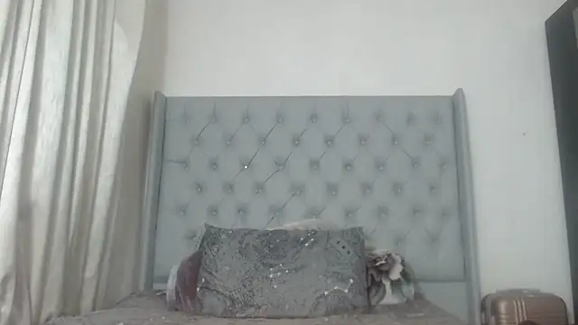 BeautyQueenX22 online show from June 2026 07:29:01 PM