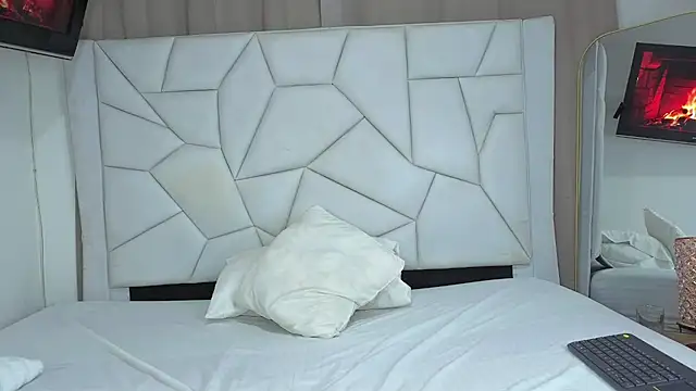 Snapshot of Paulaboterom chatting on October 2025 04:38:02 PM Paulaboterom online show from October 2025 04:38:02 PM