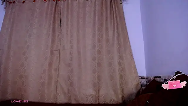 DaraKat18 online show from November 2025 12:25:01 AM