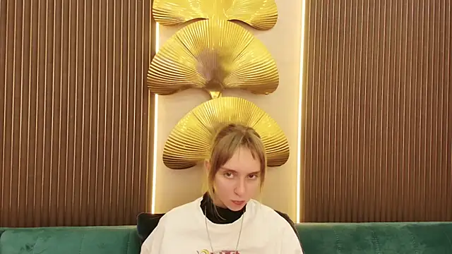 Beverly Gomes online show from October 2025 05:58:02 AM