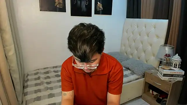 Snapshot of KentAivan chatting on October 2025 04:53:02 PM KentAivan online show from October 2025 04:53:02 PM