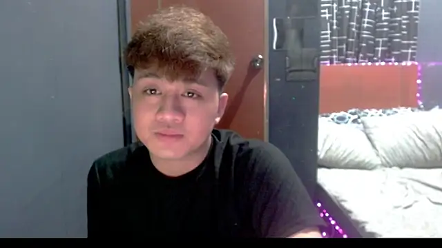 Snapshot of KentAivan chatting on February 2026 07:42:02 PM KentAivan online show from February 2026 07:42:02 PM