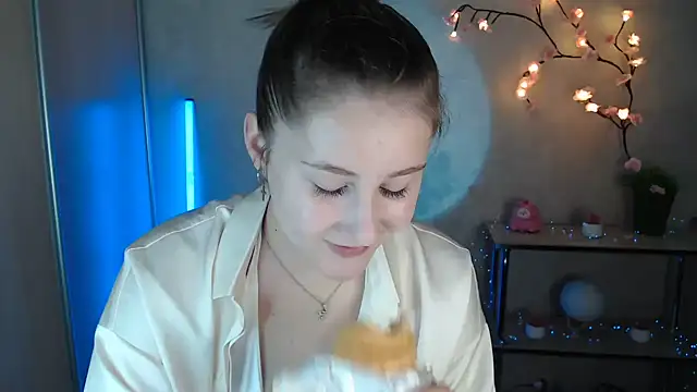 Snapshot of Milka_kamila chatting on June 2026 12:04:01 PM Milka kamila online show from June 2026 12:04:01 PM
