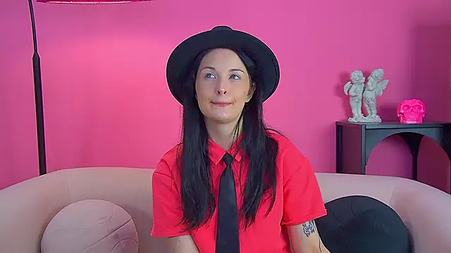 MollyMillsen online show from November 2025 06:17:01 PM