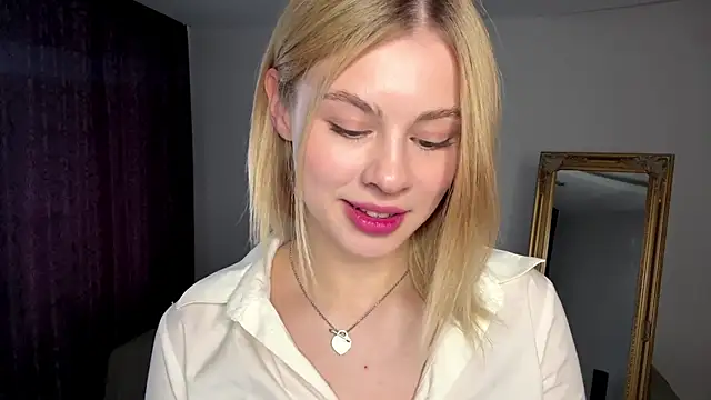 Snapshot of Lil_Elisa chatting on September 2025 10:17:02 AM Lil Elisa online show from September 2025 10:17:02 AM