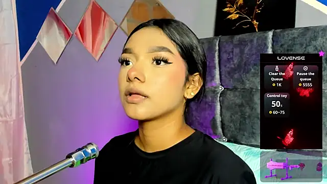 lau-hot online show from October 2025 07:35:02 PM