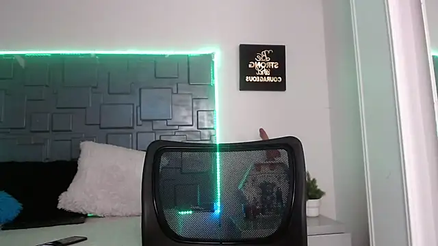 Trinity Knox online show from September 2025 05:18:01 PM