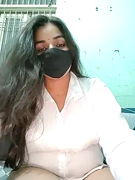 Snapshot of the_saavi chatting on May 2026 07:30:02 PM the saavi online show from May 2026 07:30:02 PM