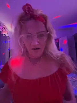 Goldenndoll online show from September 2025 03:23:02 PM