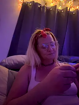 Goldenndoll online show from September 2025 09:03:01 AM