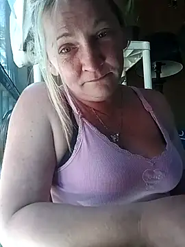 Goldenndoll online show from November 2025 07:32:02 PM