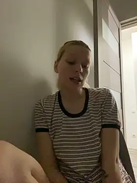 Snapshot of AnyaHellCat chatting on October 2025 01:08:02 AM AnyaHellCat online show from October 2025 01:08:02 AM