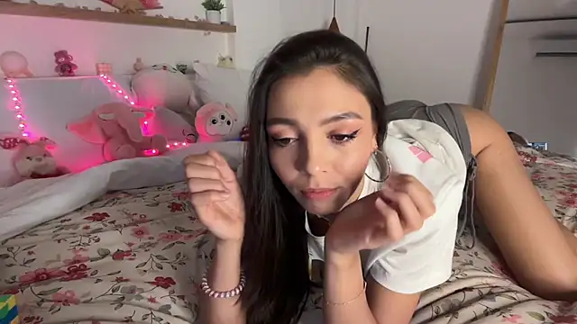 keirasworld online show from November 2025 12:21:01 AM