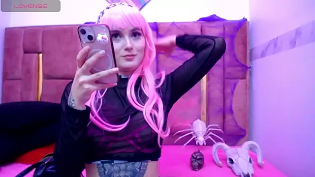 Snapshot of XBODTRIIPX chatting on October 2025 04:42:01 AM XBODTRIIPX online show from October 2025 04:42:01 AM