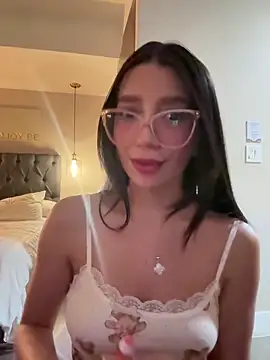 Min junn online show from November 2025 11:32:01 PM