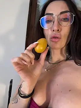 nikkaanderic online show from March 2026 03:35:02 PM