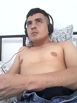 Andr3s69xxx online show from April 2026 01:37:02 PM