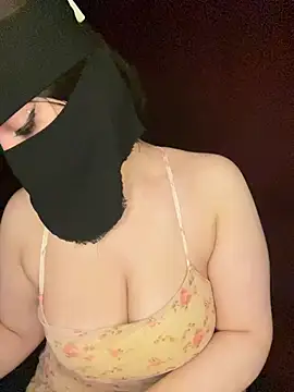 Snapshot of RooVaaN-Xx chatting on February 2026 12:39:02 AM RooVaaN-Xx online show from February 2026 12:39:02 AM