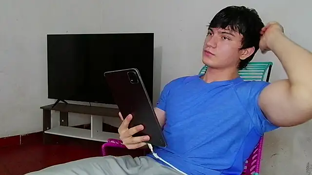 ErickWalton online show from January 2026 05:01:02 AM