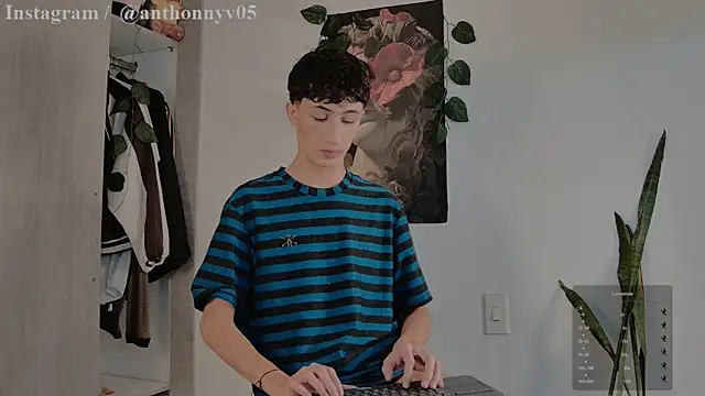 Snapshot of anthonny_05 chatting on September 2025 11:45:02 AM anthonny 05 online show from September 2025 11:45:02 AM
