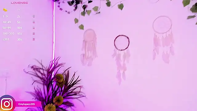 Emylopezz online show from November 2025 08:09:02 PM