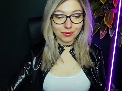 Snapshot of loveHeidi chatting on February 2026 05:27:02 AM loveHeidi online show from February 2026 05:27:02 AM