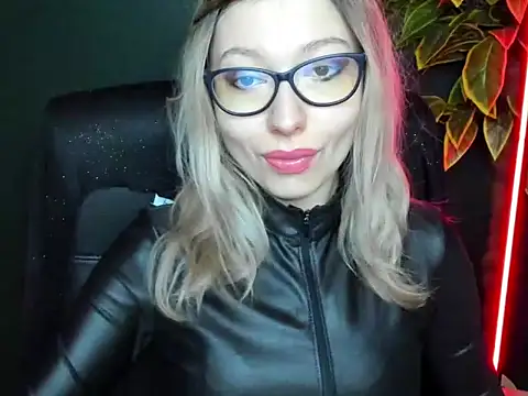 Snapshot of loveHeidi chatting on February 2026 05:33:02 AM loveHeidi online show from February 2026 05:33:02 AM