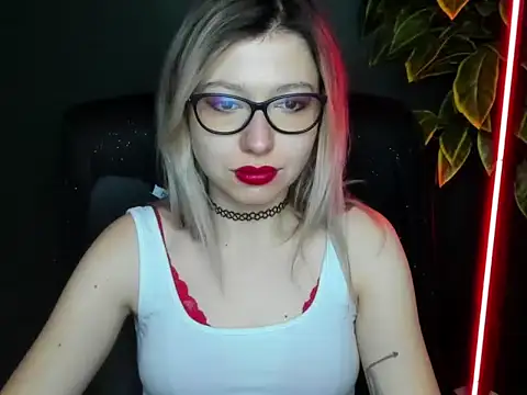 Snapshot of loveHeidi chatting on February 2026 05:23:01 AM loveHeidi online show from February 2026 05:23:01 AM