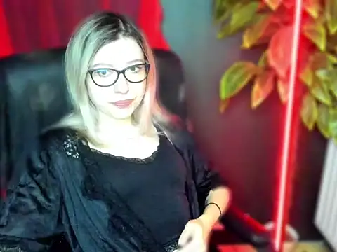 Snapshot of loveHeidi chatting on March 2026 05:35:02 AM loveHeidi online show from March 2026 05:35:02 AM