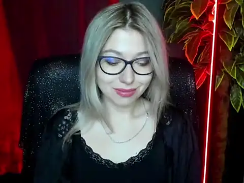 Snapshot of loveHeidi chatting on March 2026 05:33:02 AM loveHeidi online show from March 2026 05:33:02 AM