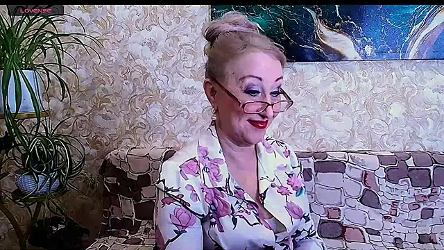 Snapshot of _Sara__Smith_ chatting on March 2026 10:43:01 AM Sara Smith online show from March 2026 10:43:01 AM