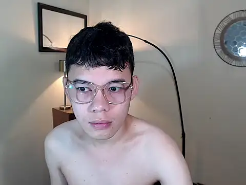 keirflorianxx online show from October 2025 12:46:01 PM