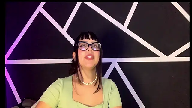 Snapshot of Melody_dreams chatting on September 2025 05:01:02 AM Melody dreams online show from September 2025 05:01:02 AM