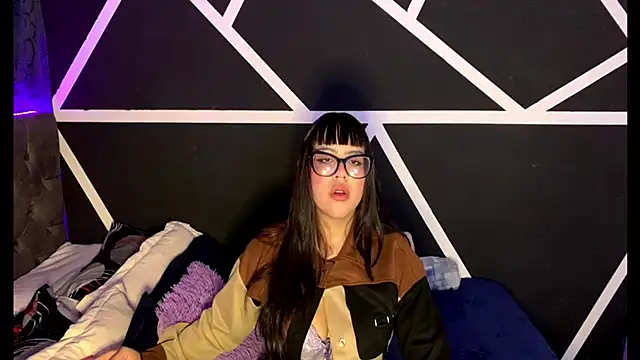 Snapshot of Melody_dreams chatting on October 2025 04:19:02 AM Melody dreams online show from October 2025 04:19:02 AM