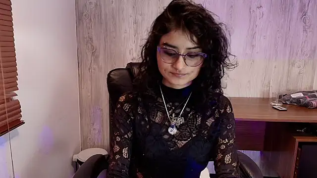 Snapshot of LilyRouset chatting on September 2025 01:13:01 PM LilyRouset online show from September 2025 01:13:01 PM