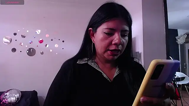 kinky momm online show from June 2026 05:03:04 PM