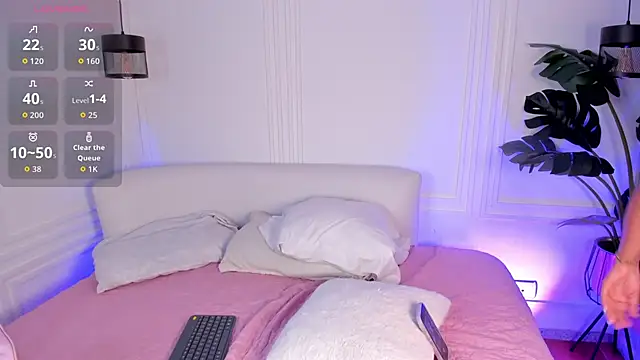 Dafne Hillss online show from November 2025 12:51:01 PM