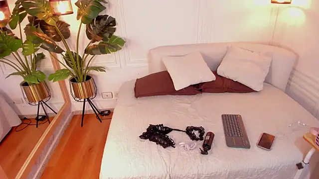 Dafne Hillss online show from December 2025 11:49:02 AM