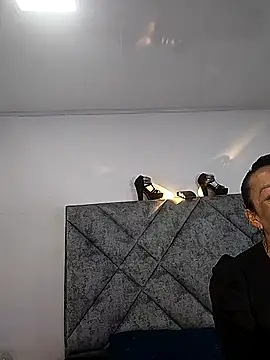 Shantey Laurent online show from November 2025 12:07:01 PM